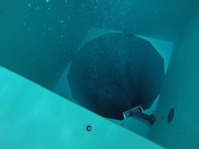 NEMO33 THE WORLDS DEEPEST POOL - Dive Center in Belgium